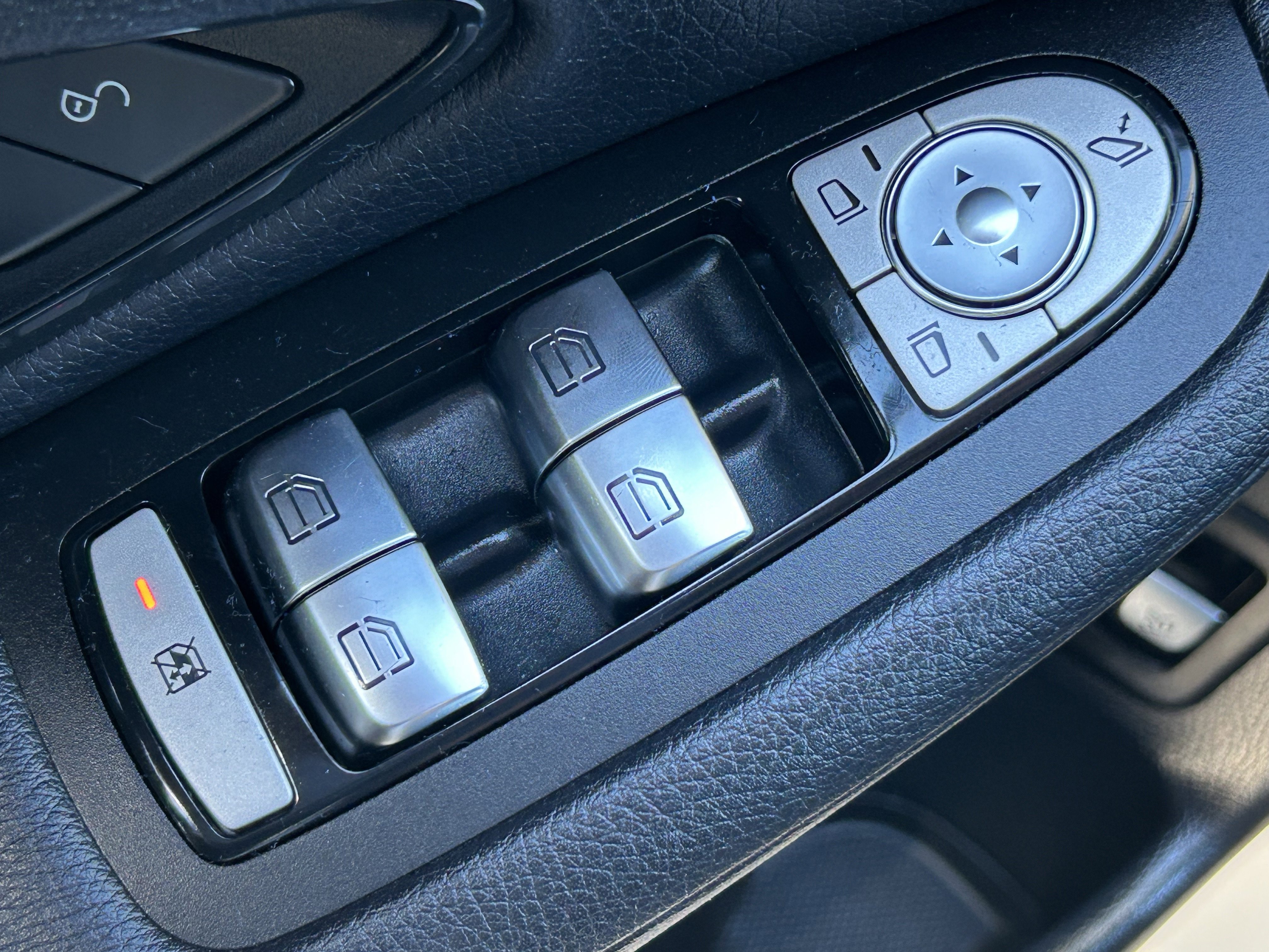 Used 2019 Mercedes-Benz GLC 300 4MATIC image 21