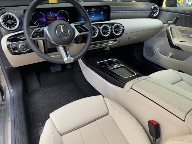 Used 2025 Mercedes-Benz CLA 250 image 7