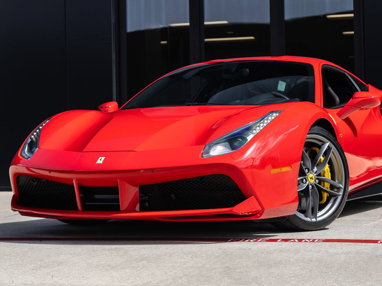 Used 2017 Ferrari 488 GTB RWD image 3