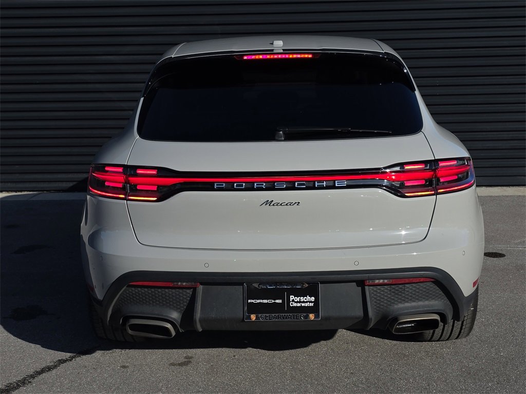 Certified 2022 Porsche Macan image 6