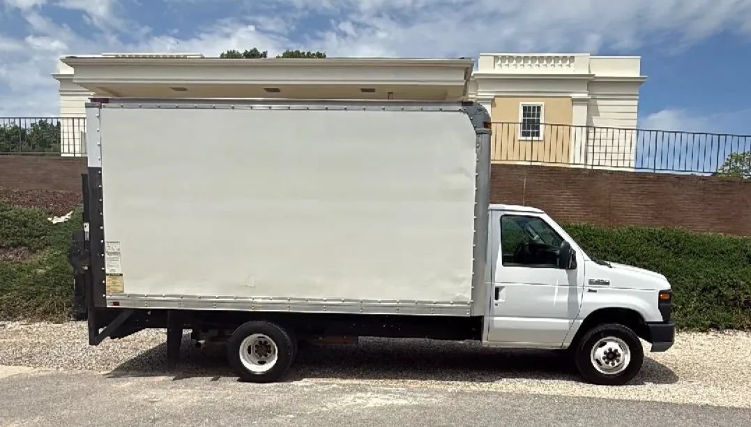 Used 2011 Ford E-450 and Econoline 450 Super Duty RWD image 5