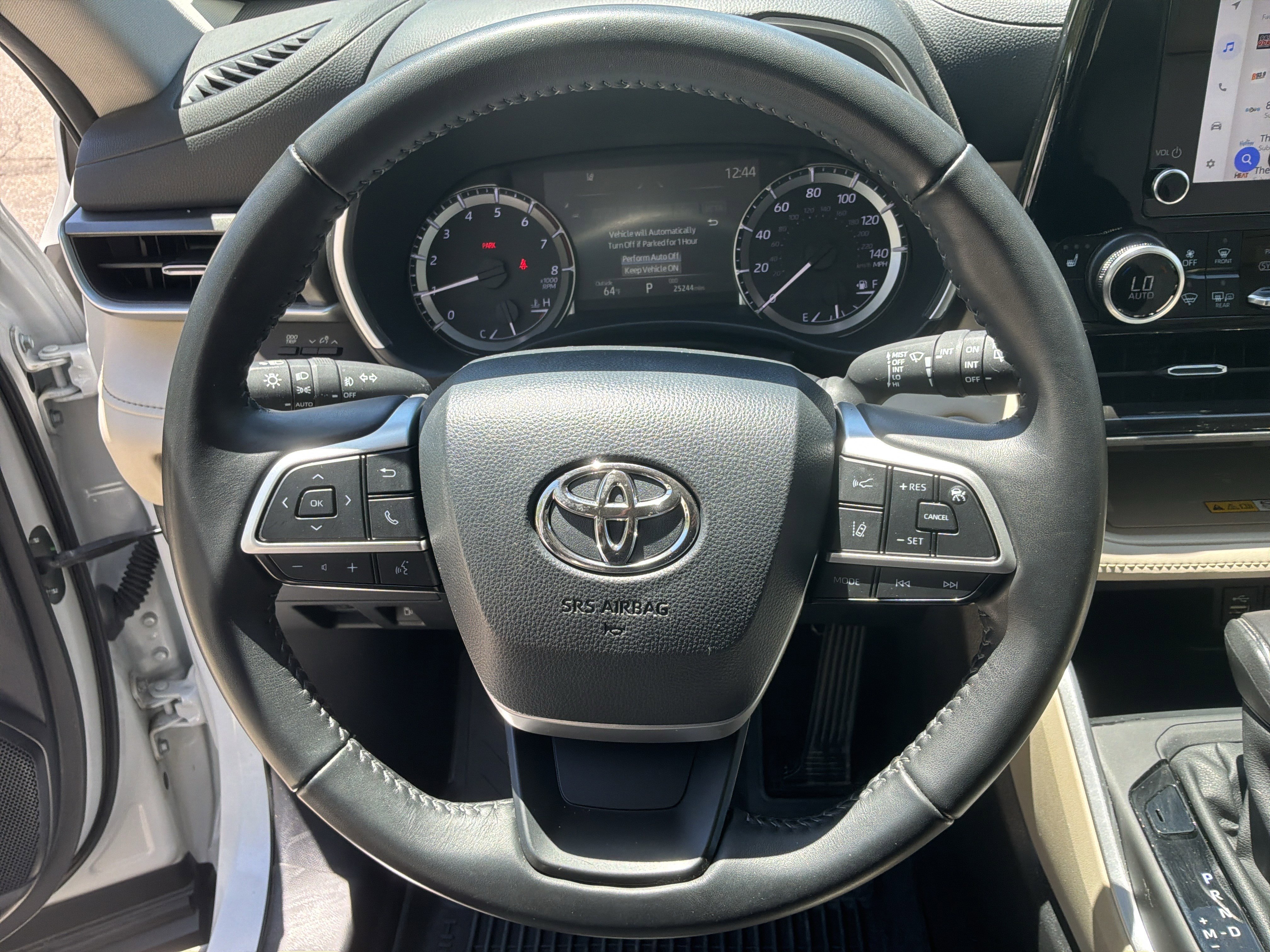 Used 2024 Toyota Highlander XLE FWD image 18