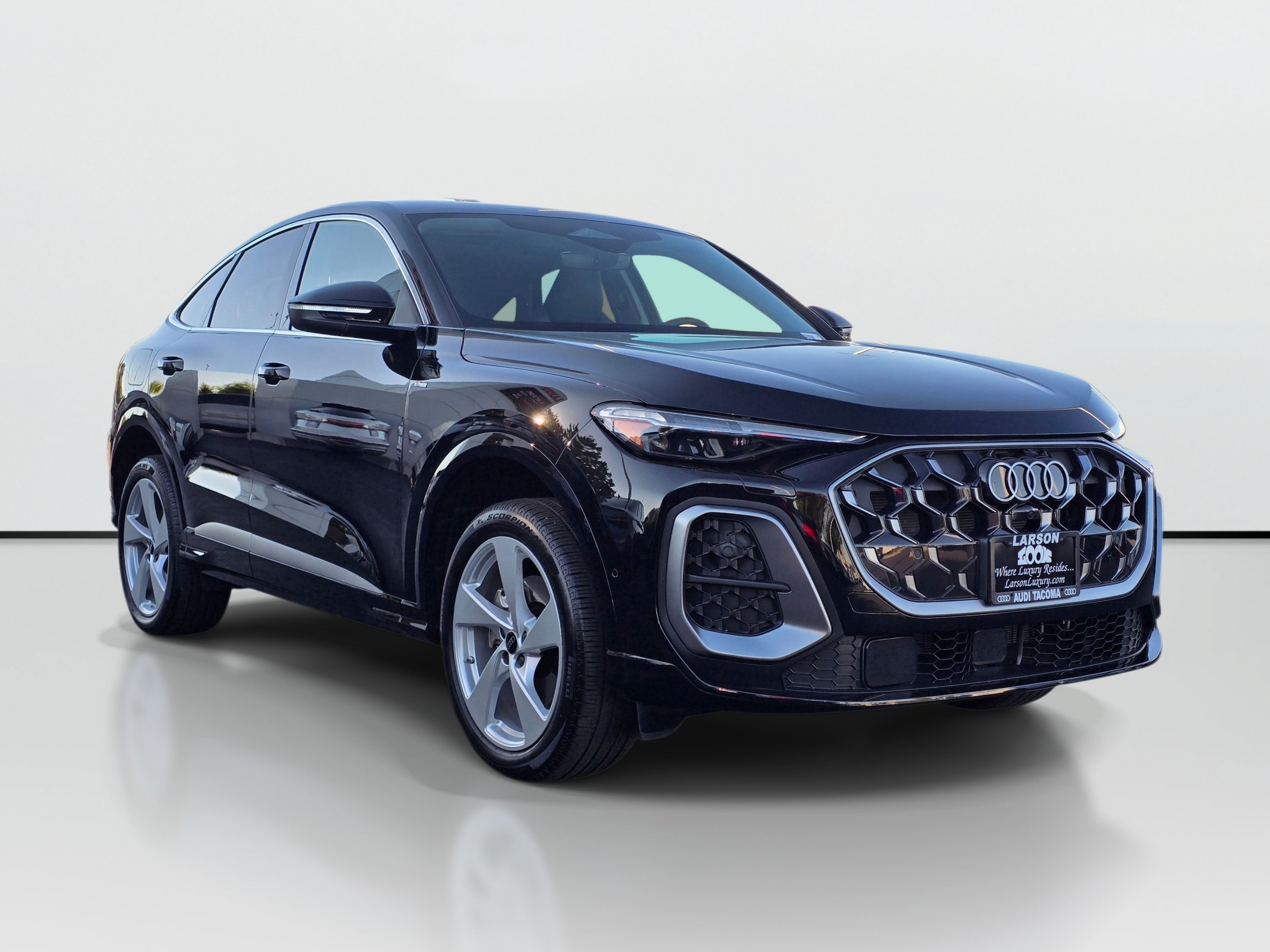 Certified 2025 Audi Q5 Premium Plus w/ Premium Plus AWD/4WD image 8