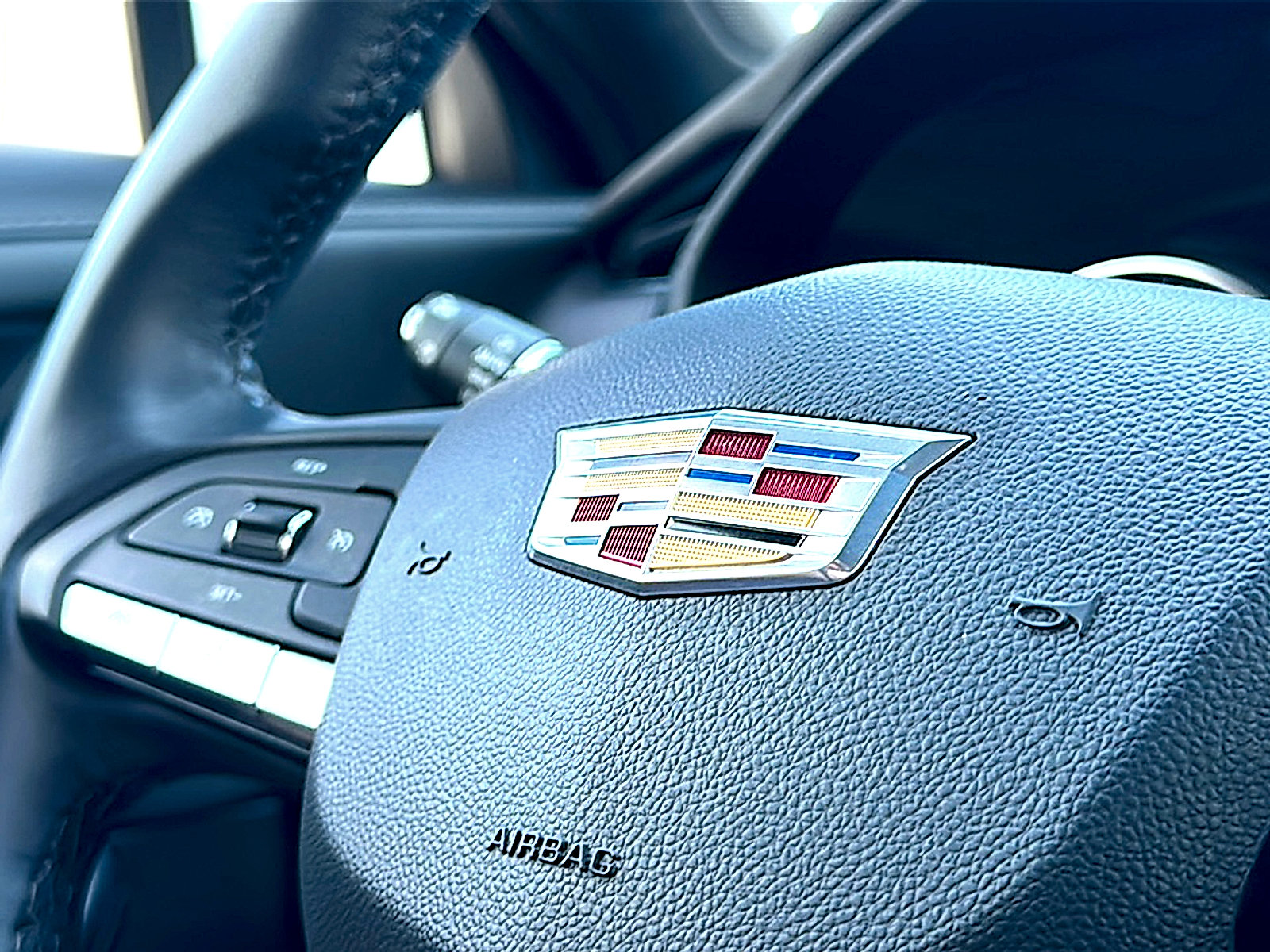 Used 2022 Cadillac XT4 Premium Luxury w/ Enhanced Visibility Package FWD image 31