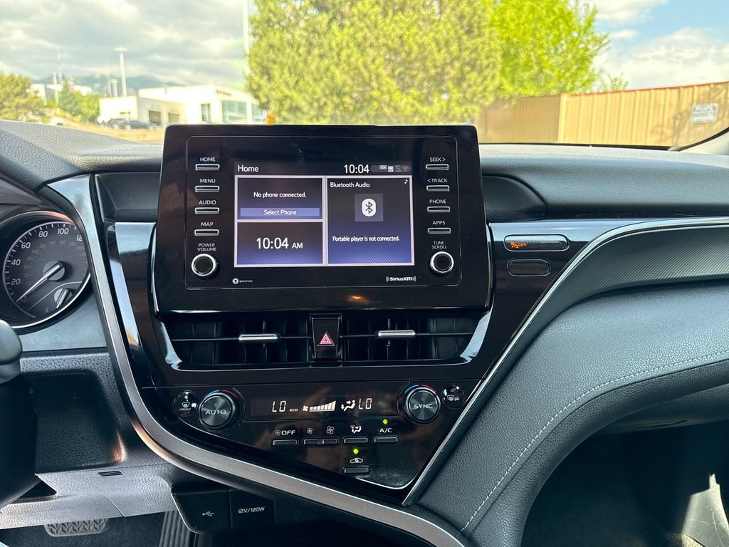 Used 2022 Toyota Camry SE FWD image 16