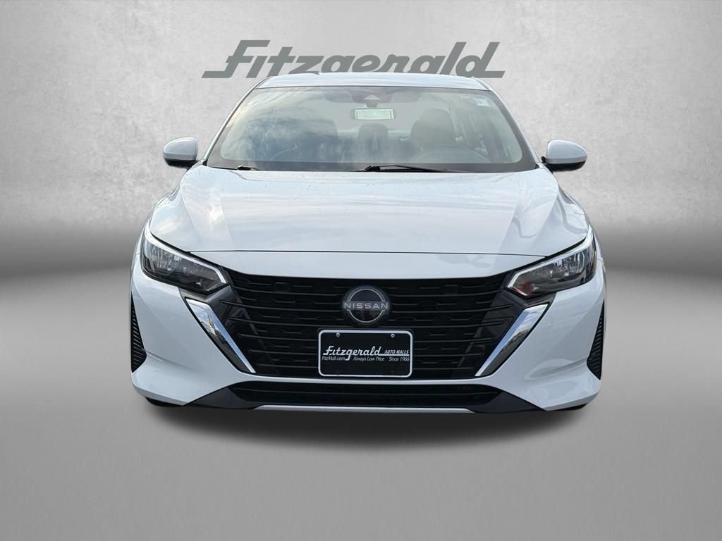 Used 2025 Nissan Sentra SV FWD image 2