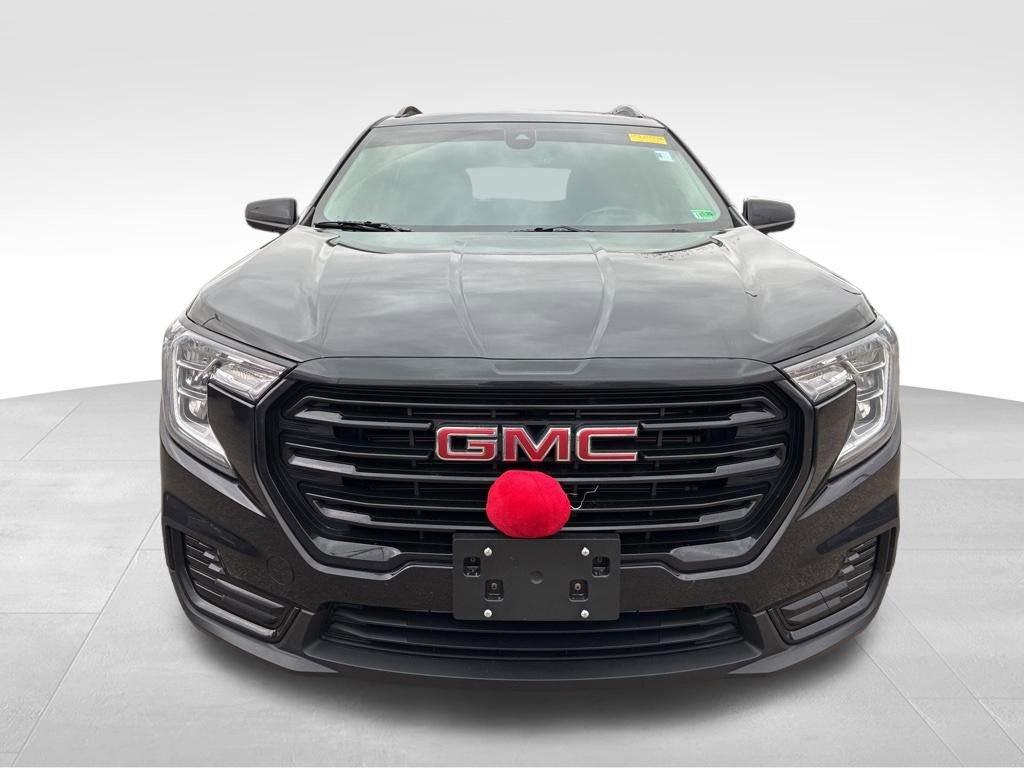 Used 2024 GMC Terrain SLE w/ Driver Convenience Package image 9