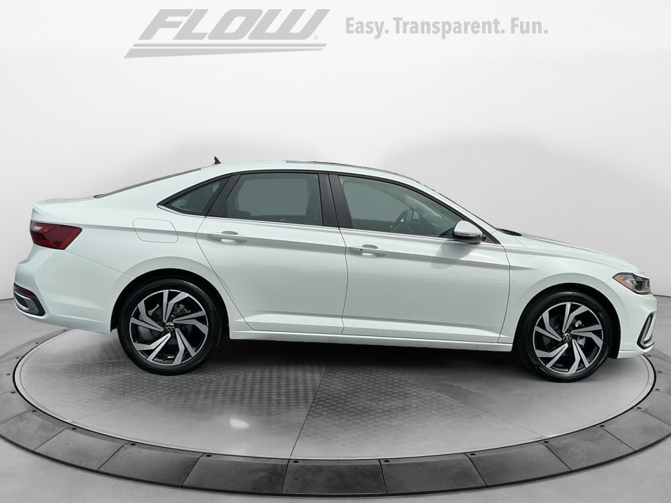 Used 2025 Volkswagen Jetta SEL image 10