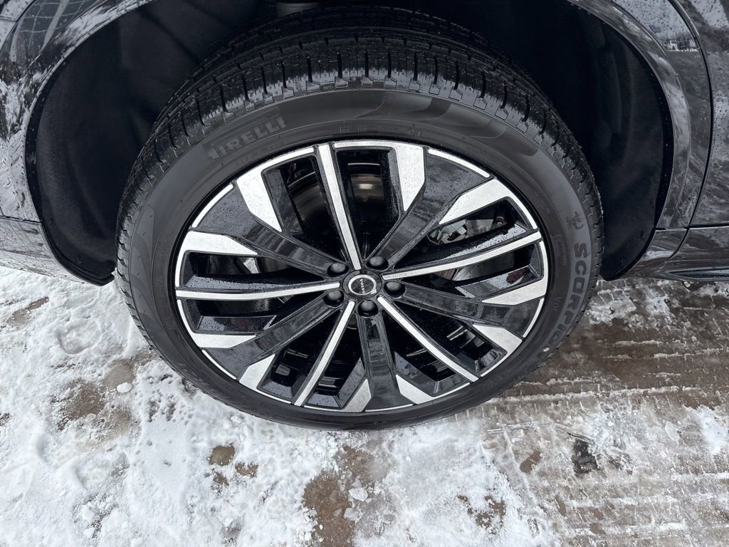 New 2026 Volvo XC90 B6 Ultra w/ Protection Package image 15