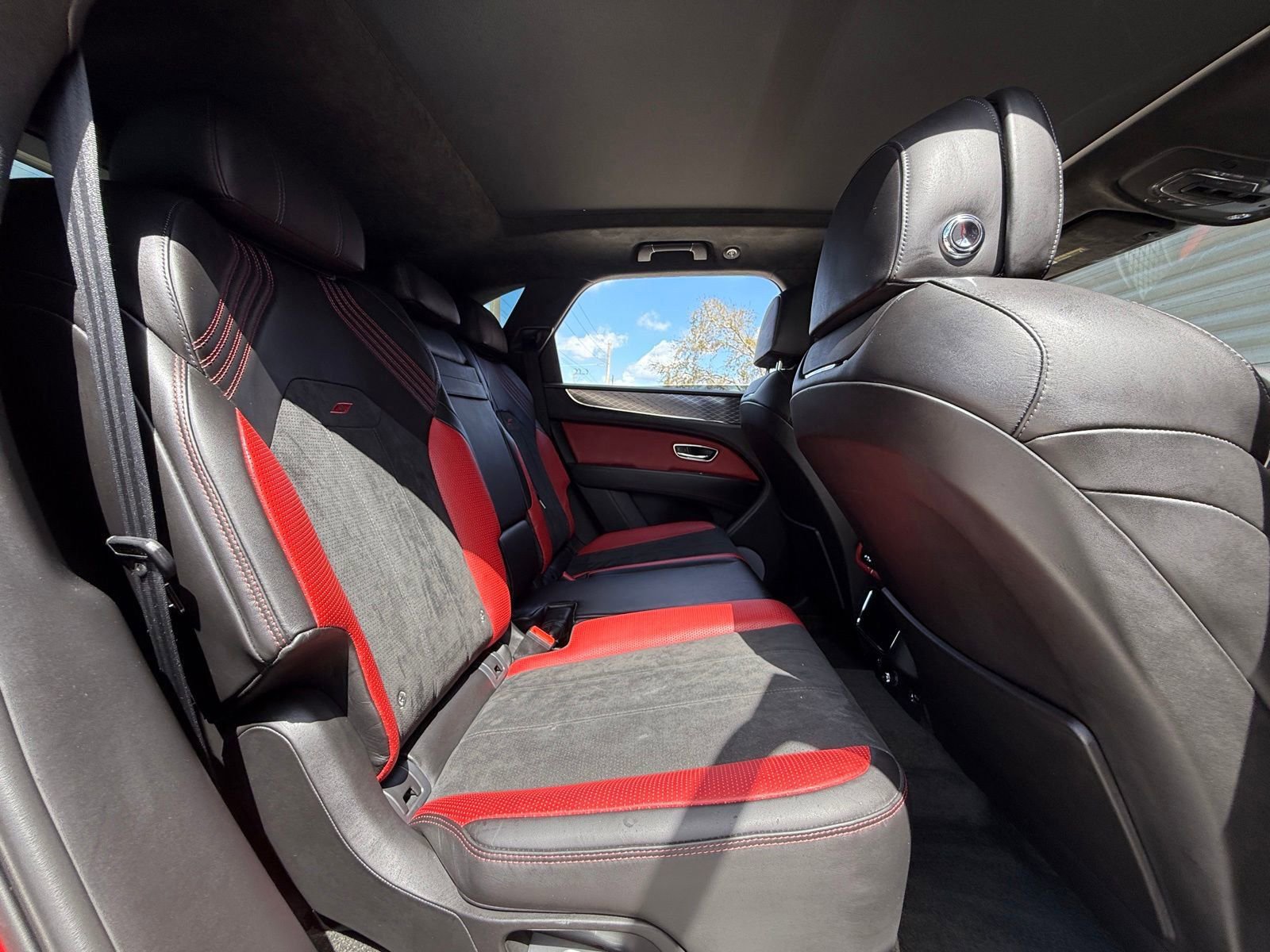 Used 2022 Bentley Bentayga AWD/4WD image 20