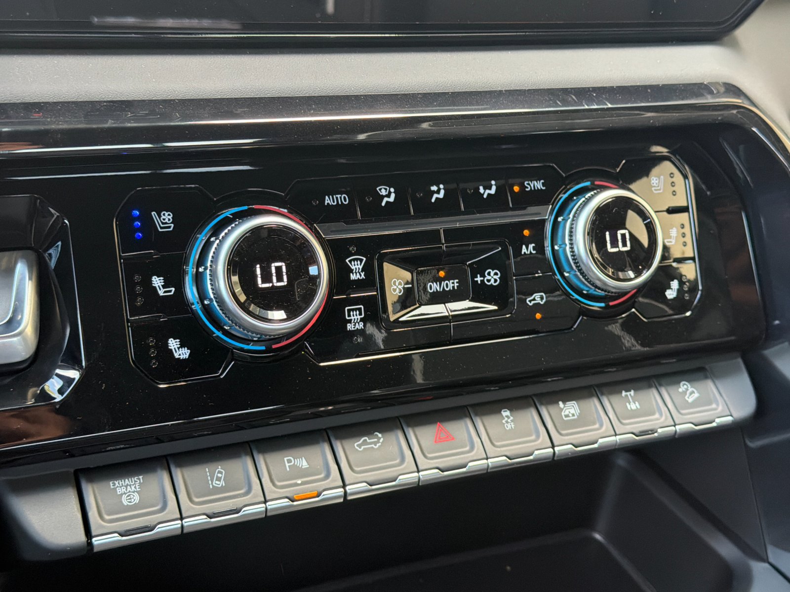 New 2026 GMC Sierra 2500 AT4X AWD/4WD image 19