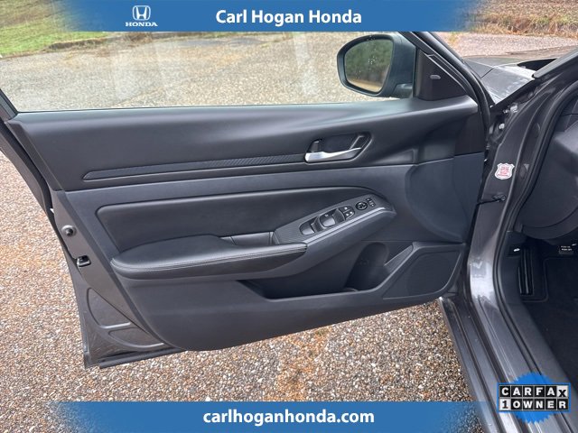 Used 2024 Nissan Altima 2.5 SV image 15