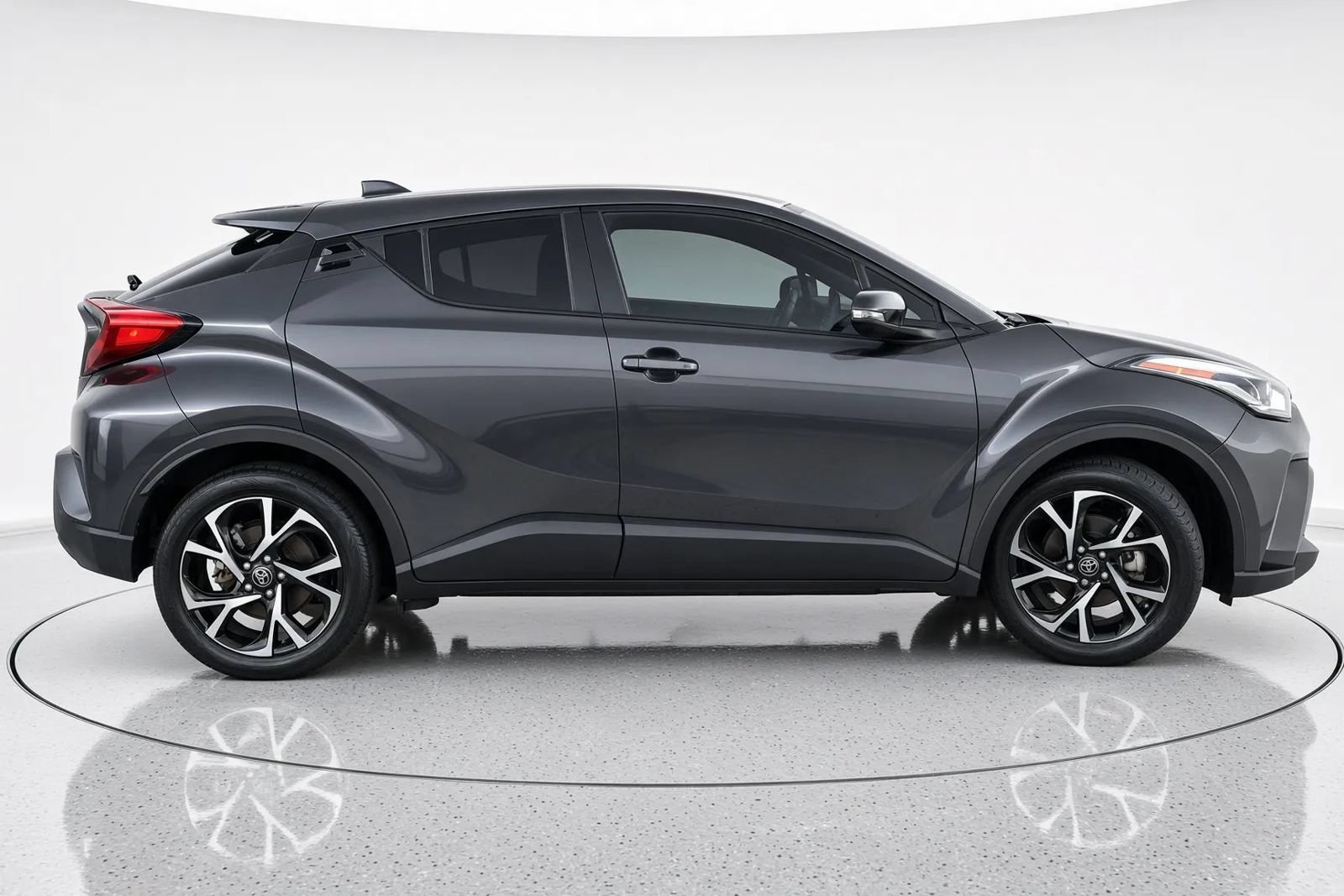 Used 2021 Toyota C-HR XLE FWD image 5