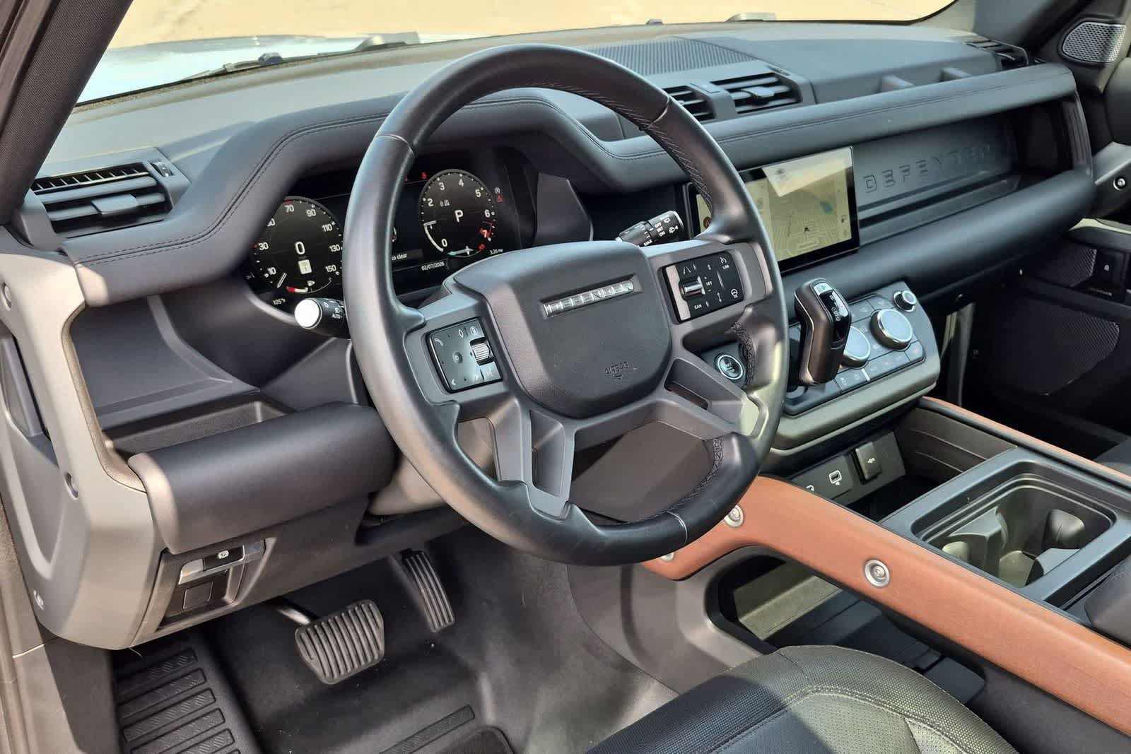 Used 2024 Land Rover Defender 110 X-Dynamic SE AWD/4WD image 2