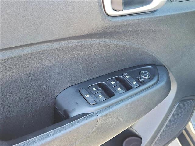 Certified 2025 Hyundai Venue SEL image 11