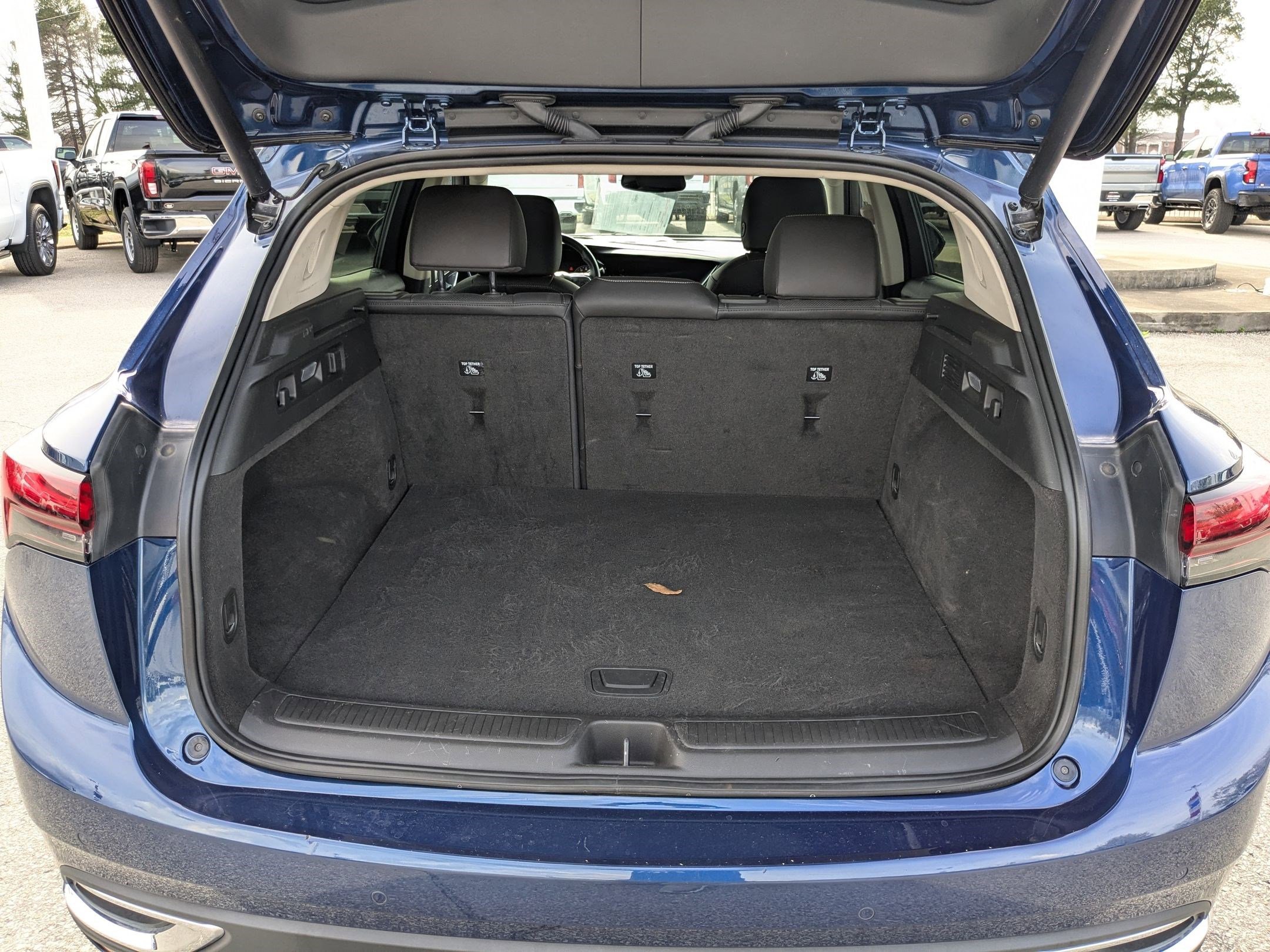 Used 2023 Buick Envision Essence image 5