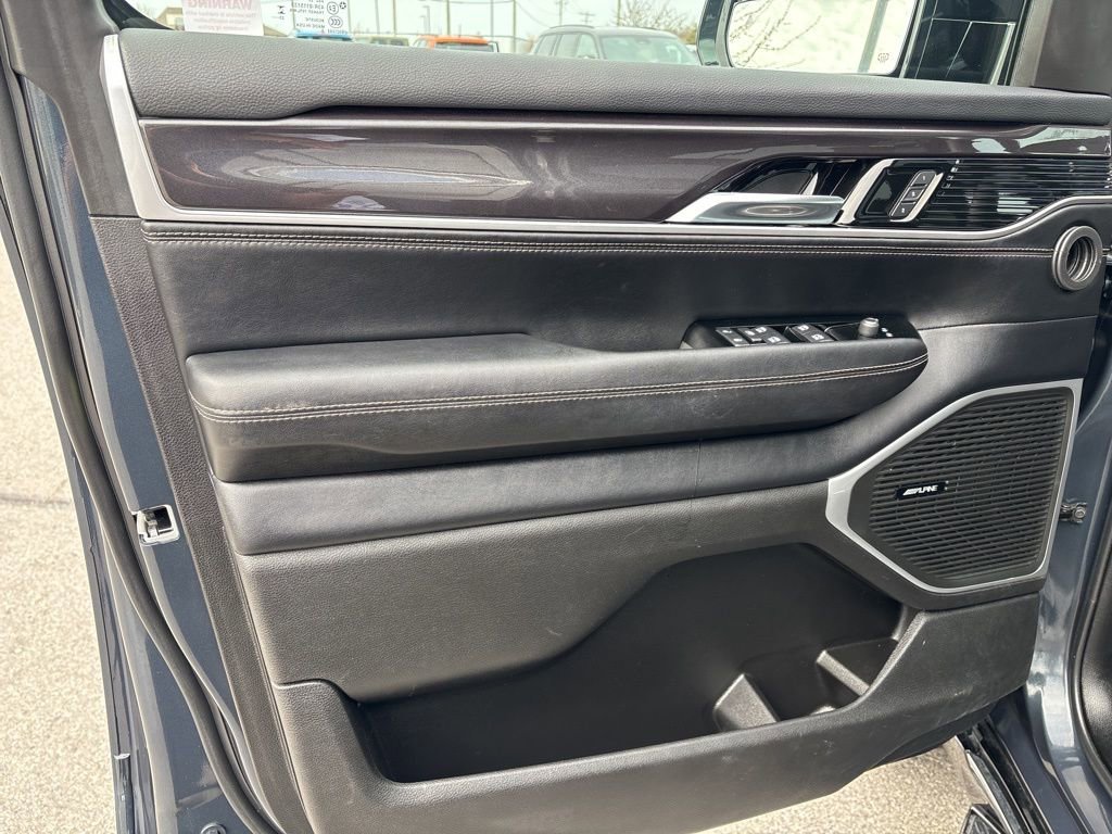 Used 2024 Jeep Wagoneer 4WD w/ Premium Group I image 8