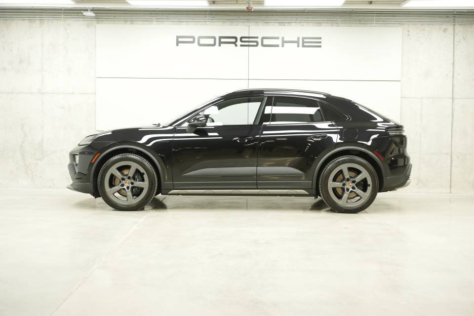 New 2026 Porsche Macan 4 Electric AWD/4WD image 2