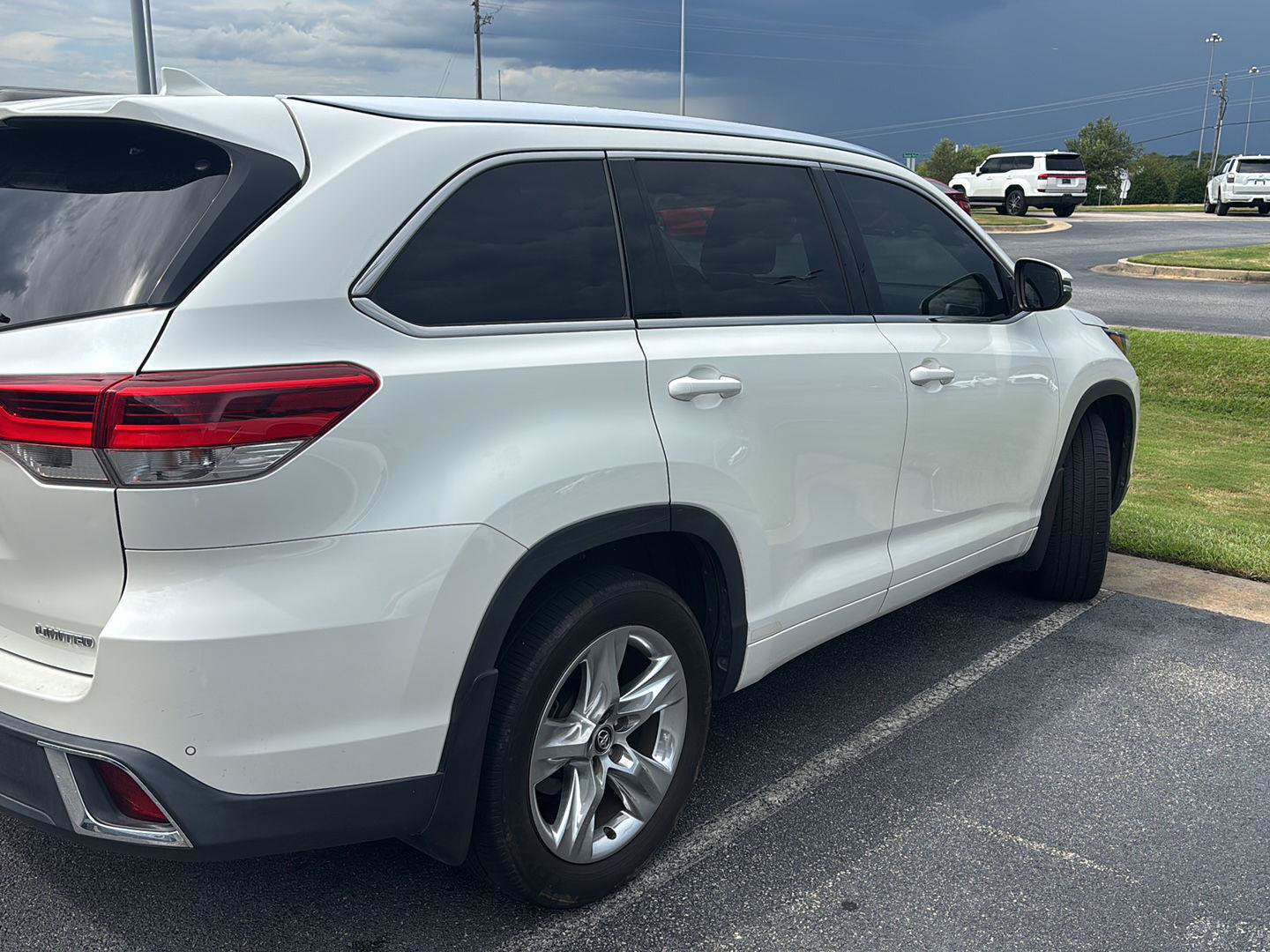 Used 2018 Toyota Highlander FWD V6 image 12