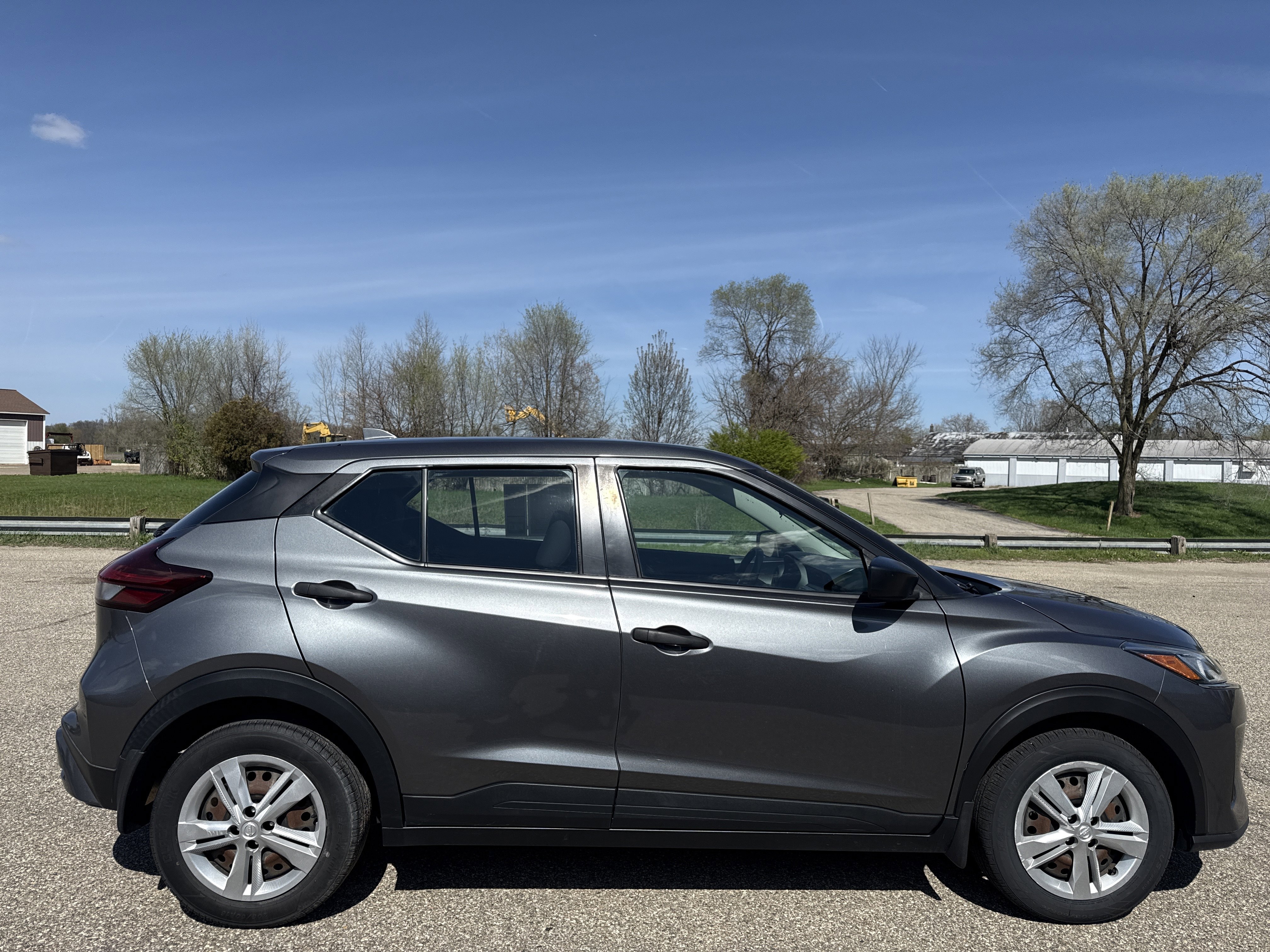 Used 2021 Nissan Kicks S image 2