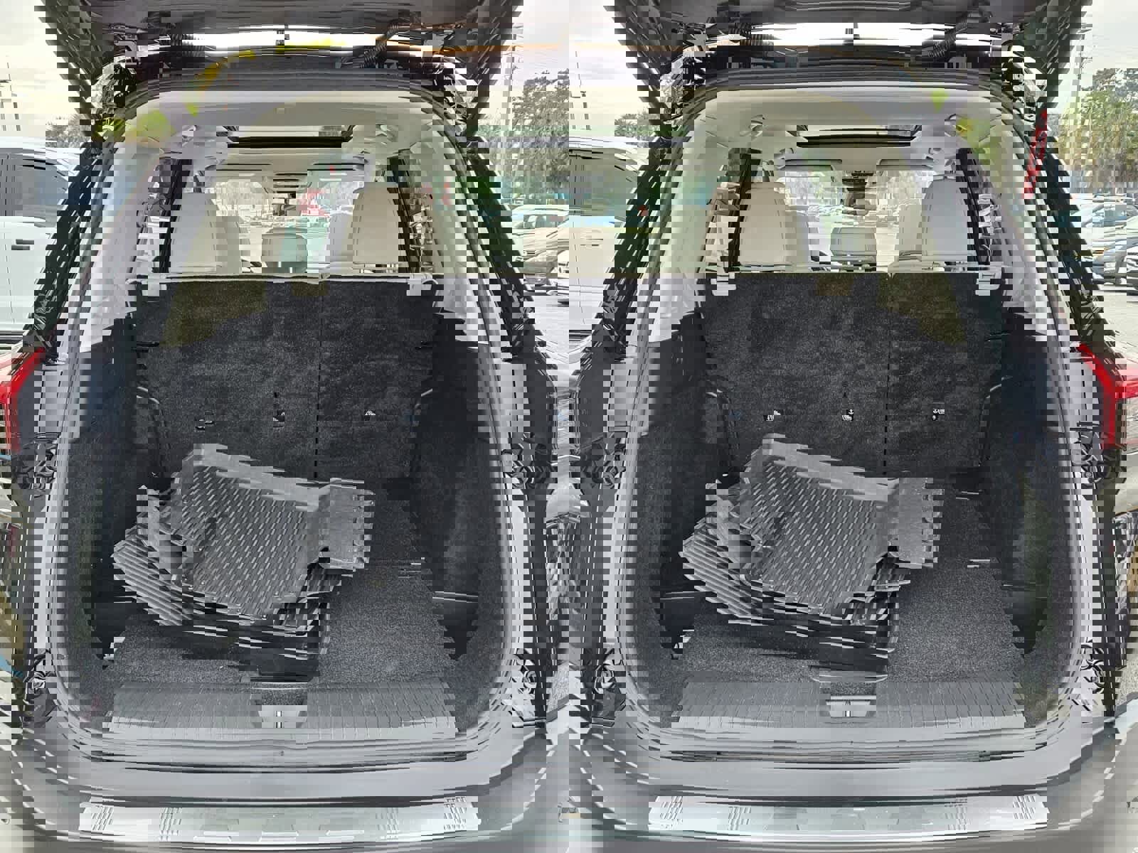 Used 2023 Nissan Rogue SL w/ SL Premium Package image 6