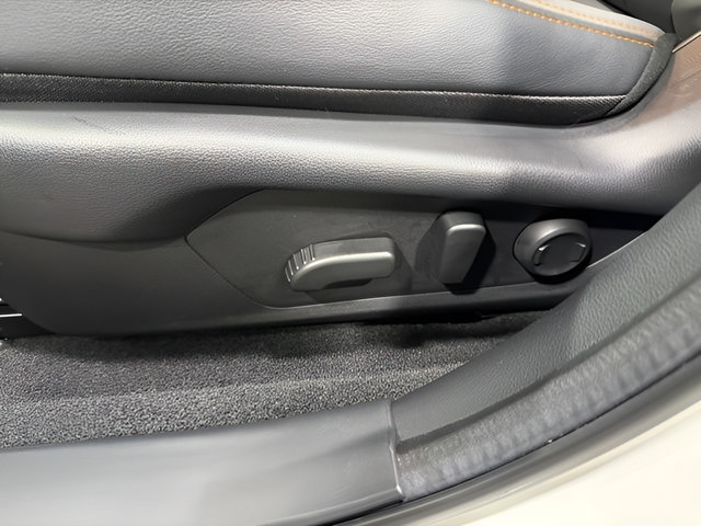 Certified 2025 Subaru Crosstrek 2.5i Limited w/ Crosstrek Mirror Package AWD/4WD image 12