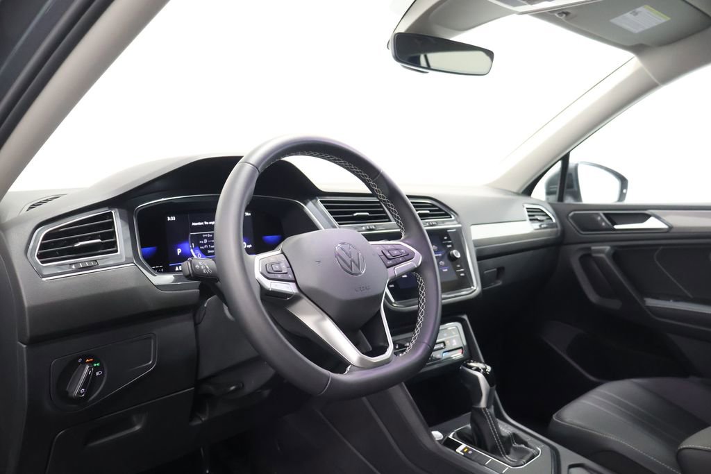 Used 2023 Volkswagen Tiguan SE FWD image 15
