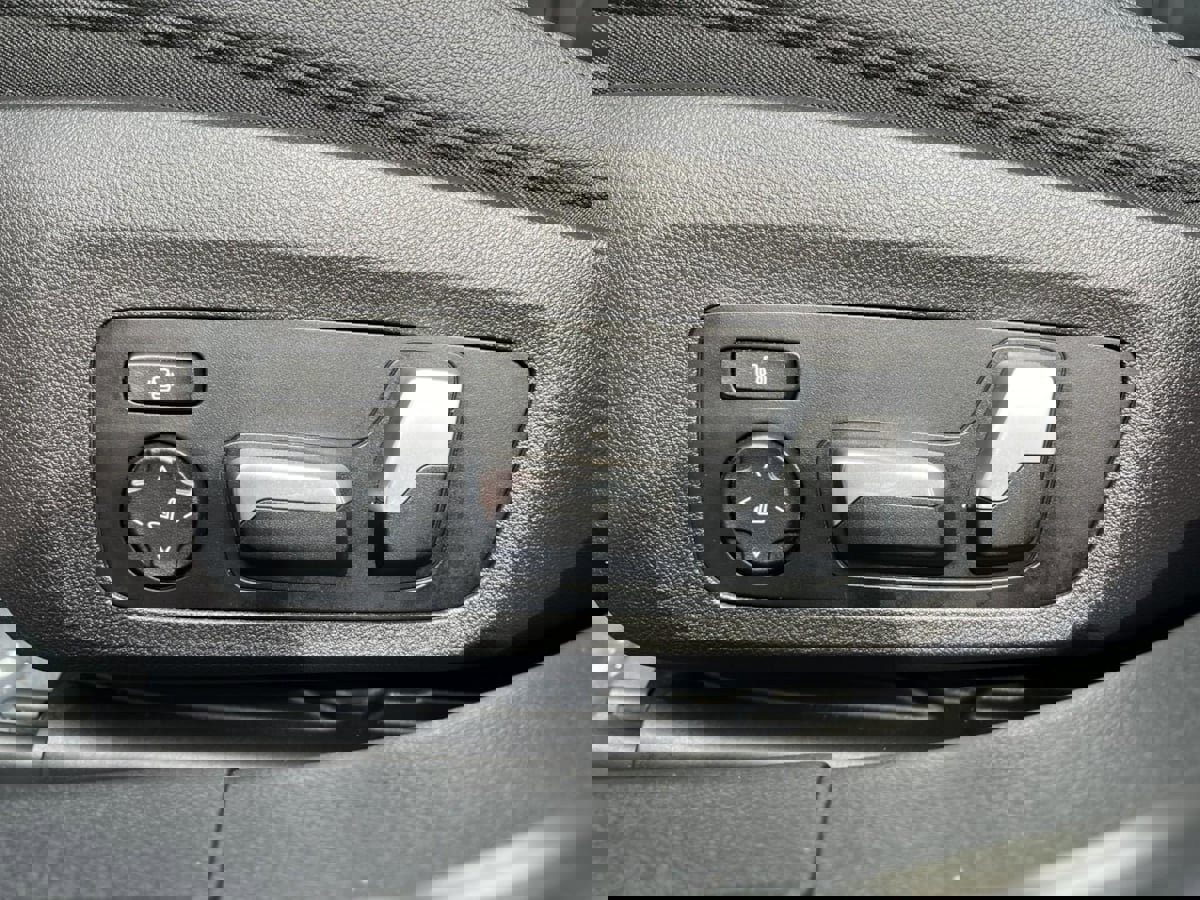 Used 2019 BMW 330i Sedan w/ Convenience Package image 12