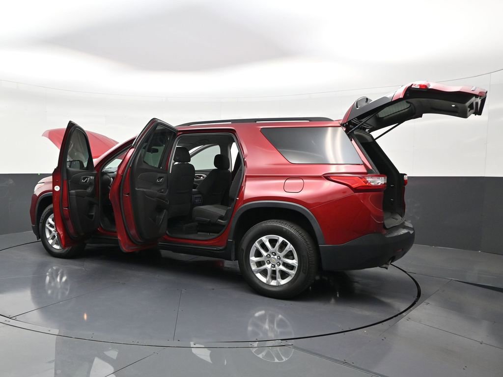 Used 2021 Chevrolet Traverse LT FWD image 32
