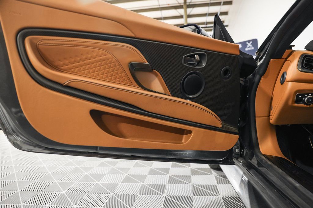 Used 2021 Aston Martin DBS Superleggera Volante image 31