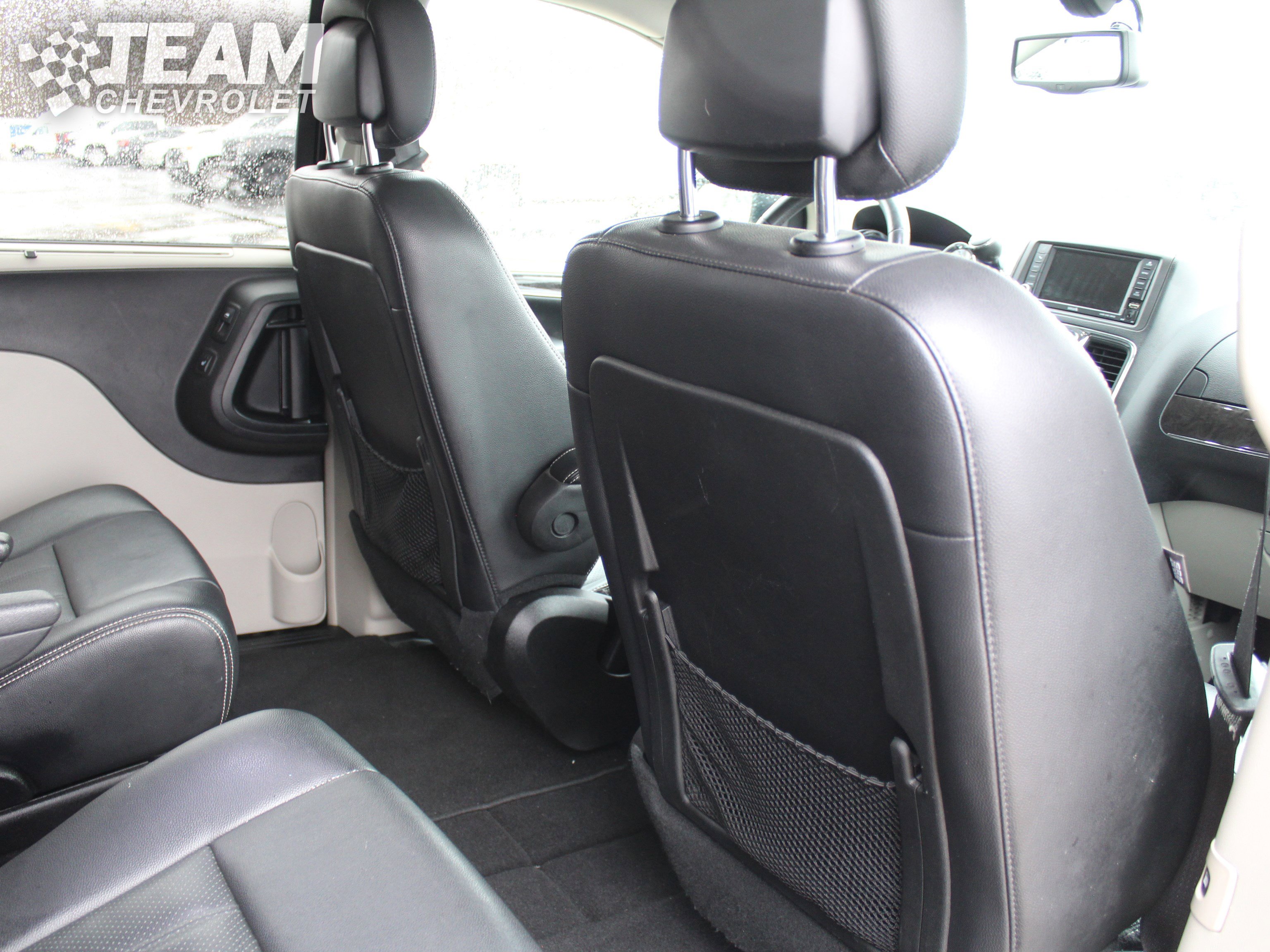 Used 2015 Chrysler Town & Country Touring-L w/ Driver Convenience Group image 25