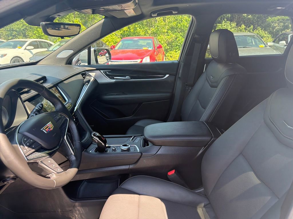 Certified 2023 Cadillac XT5 Premium Luxury w/ Technology Package AWD/4WD image 3