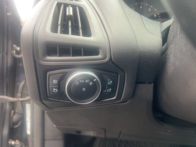 Used 2015 Ford Focus SE w/ Equipment Group 201A FWD image 21