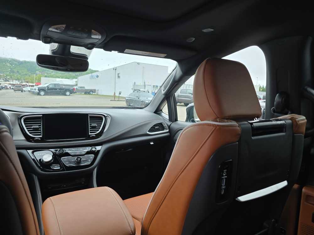 New 2026 Chrysler Pacifica Pinnacle AWD/4WD image 14