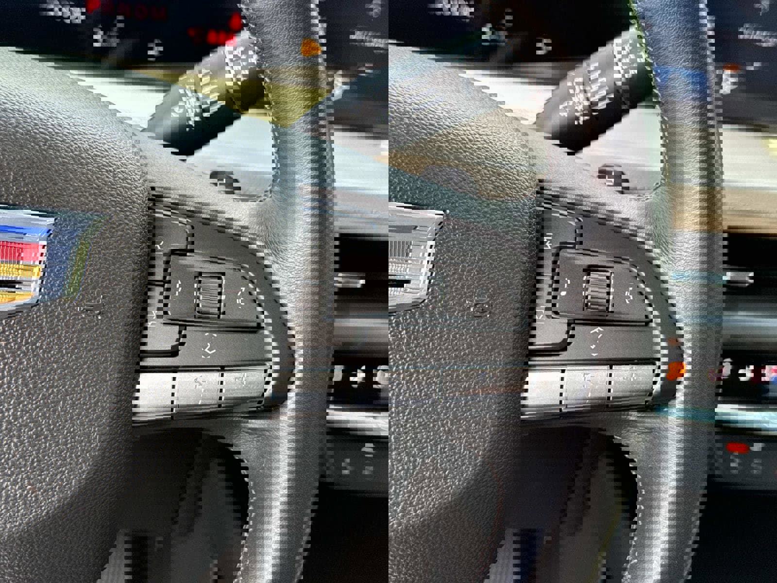 Used 2024 Cadillac XT4 Luxury w/ Cold Weather Package FWD image 30