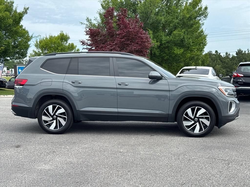 Used 2025 Volkswagen Atlas SE FWD image 2