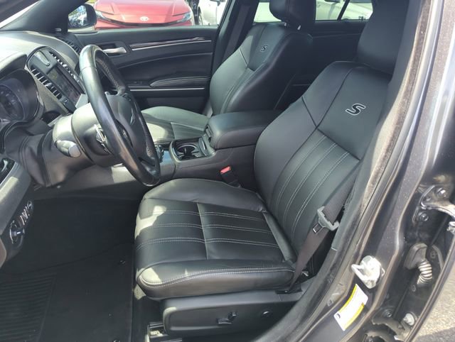 Used 2019 Chrysler 300 S RWD image 11