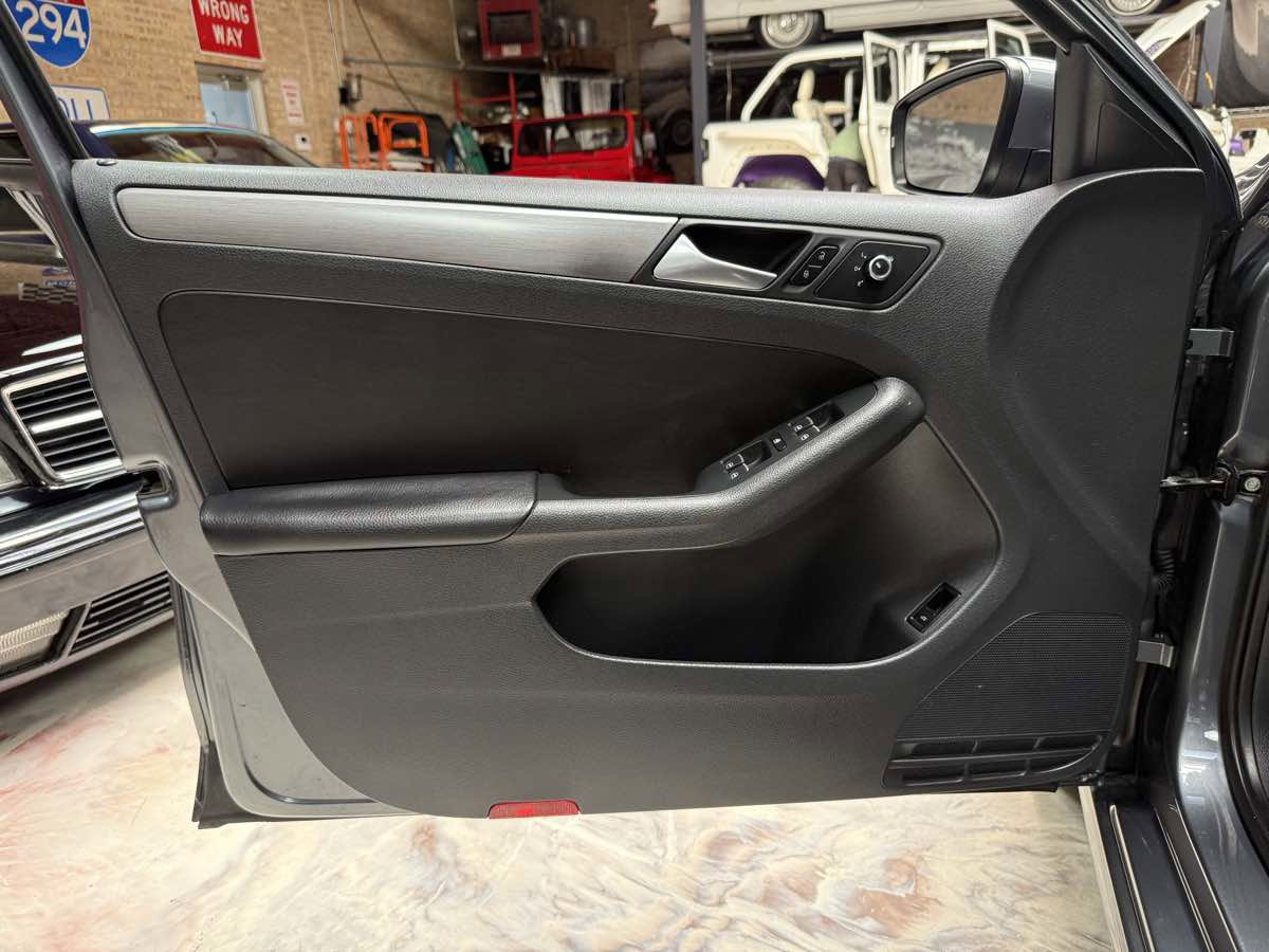 Used 2013 Volkswagen Jetta TDI FWD image 25