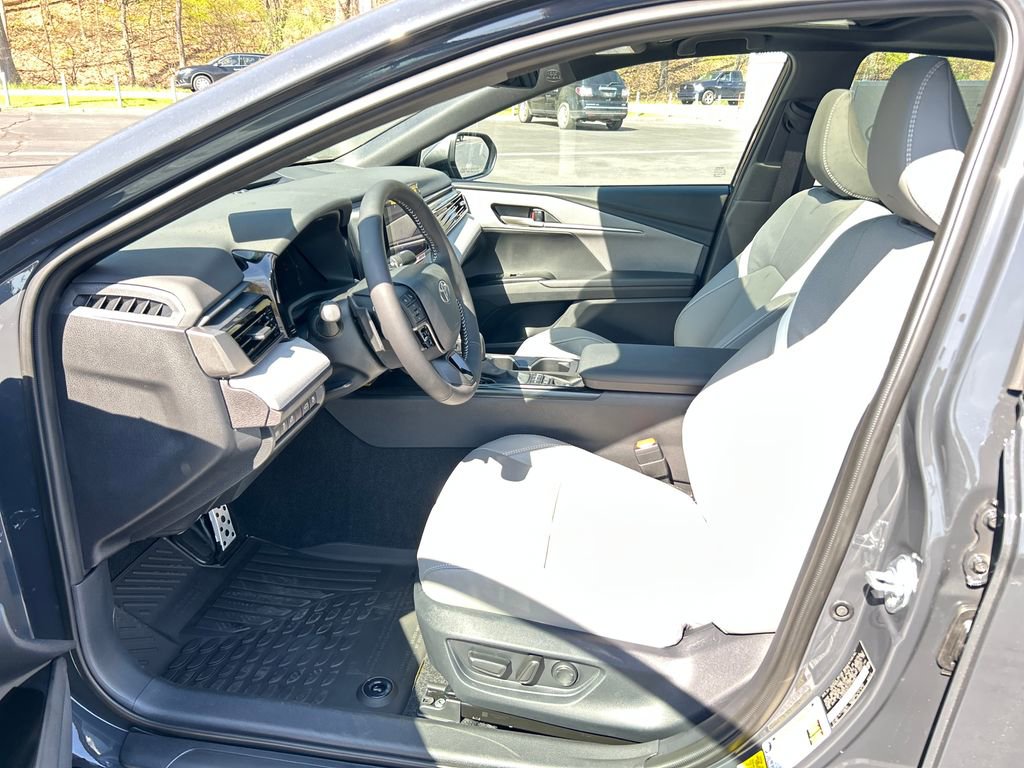 New 2026 Toyota Camry SE FWD image 17