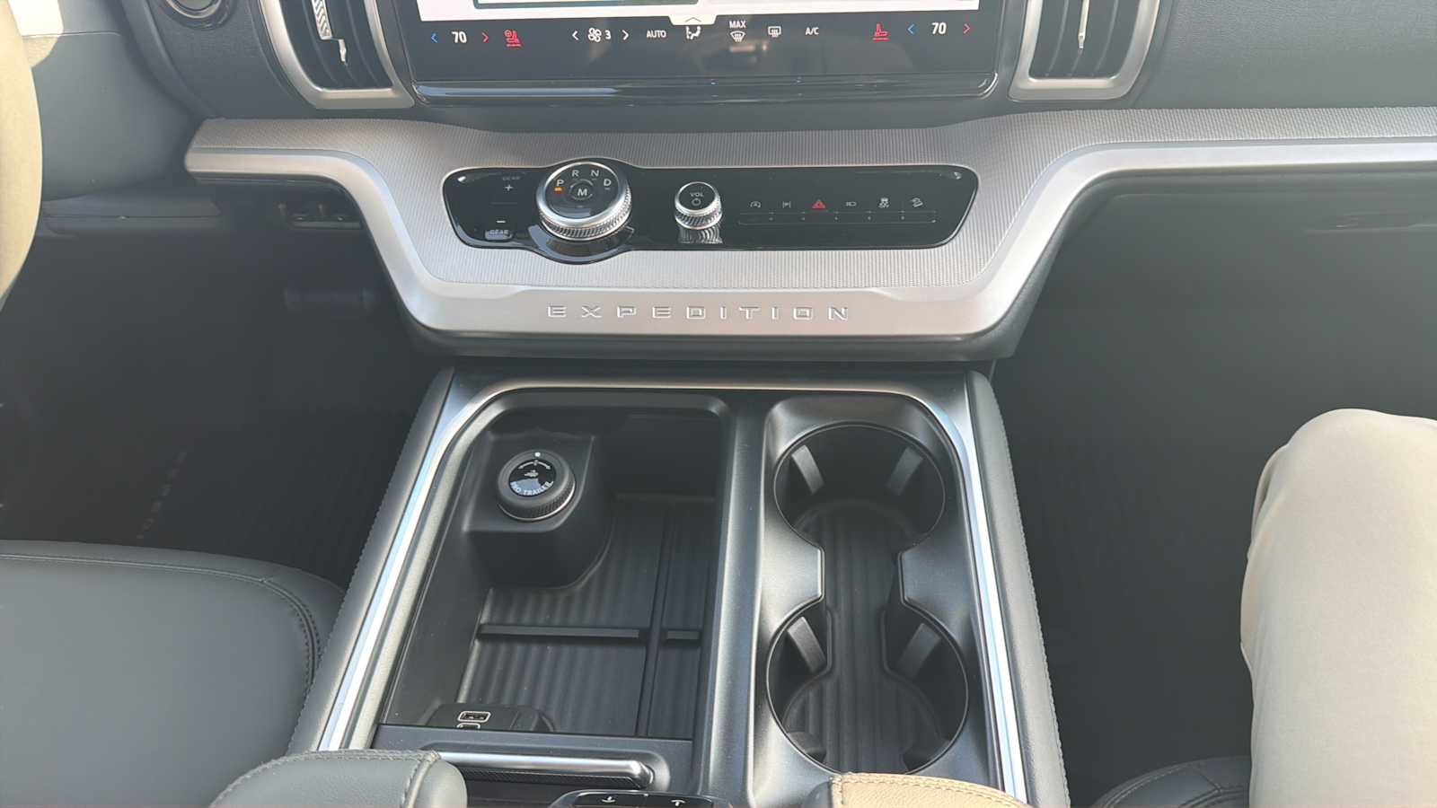 Used 2026 Ford Expedition Active image 16