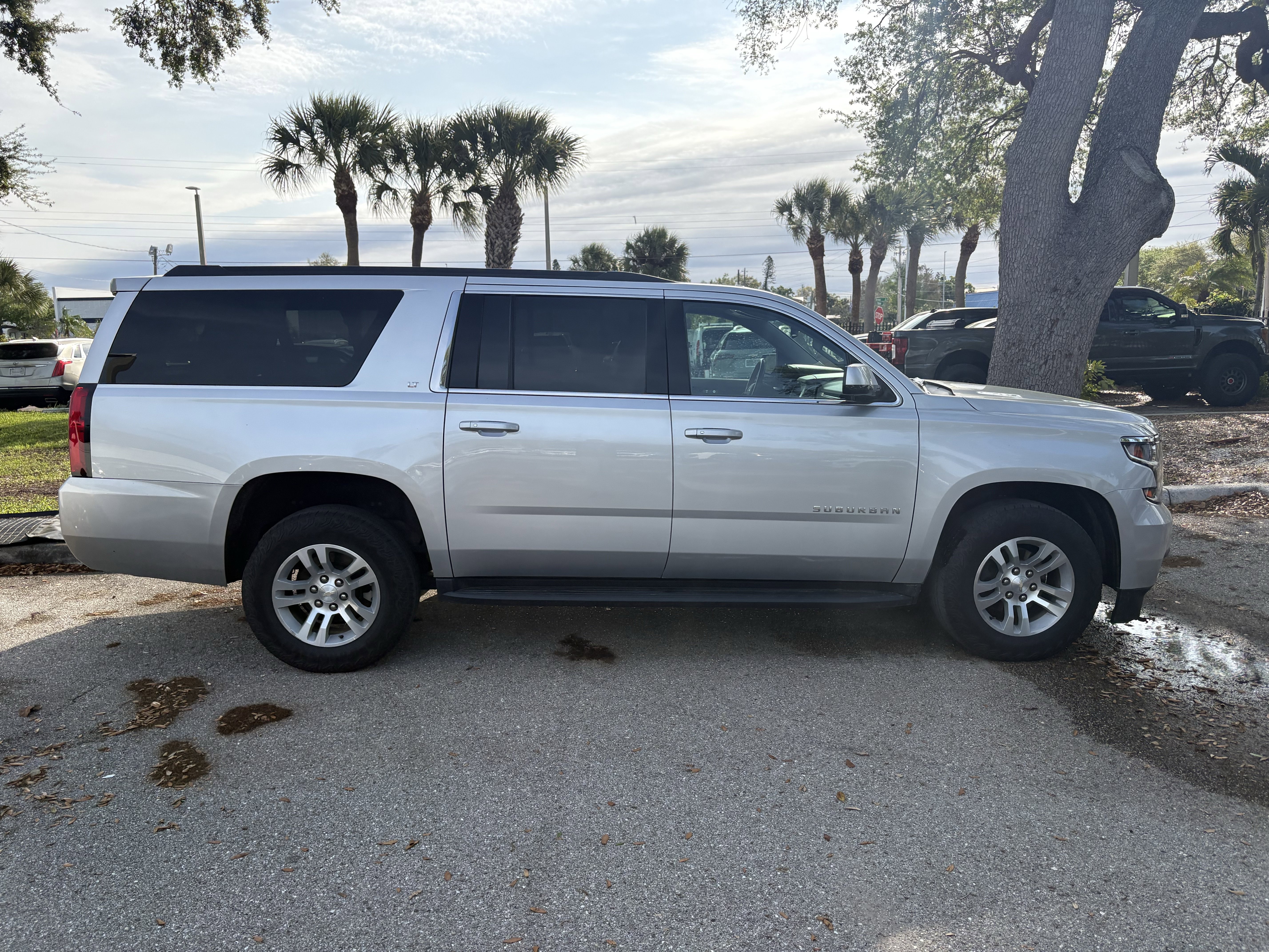 Used 2019 Chevrolet Suburban LT image 6