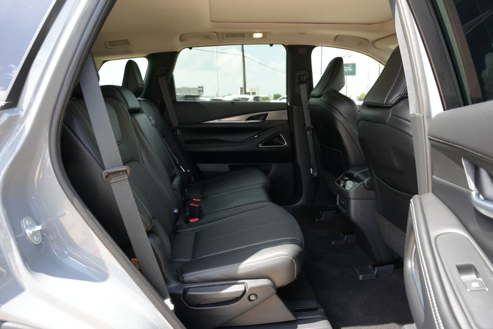Used 2026 INFINITI QX60 Luxe w/ Family Package FWD image 21