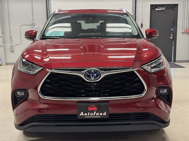 Used 2021 Toyota Highlander Limited AWD/4WD image 2