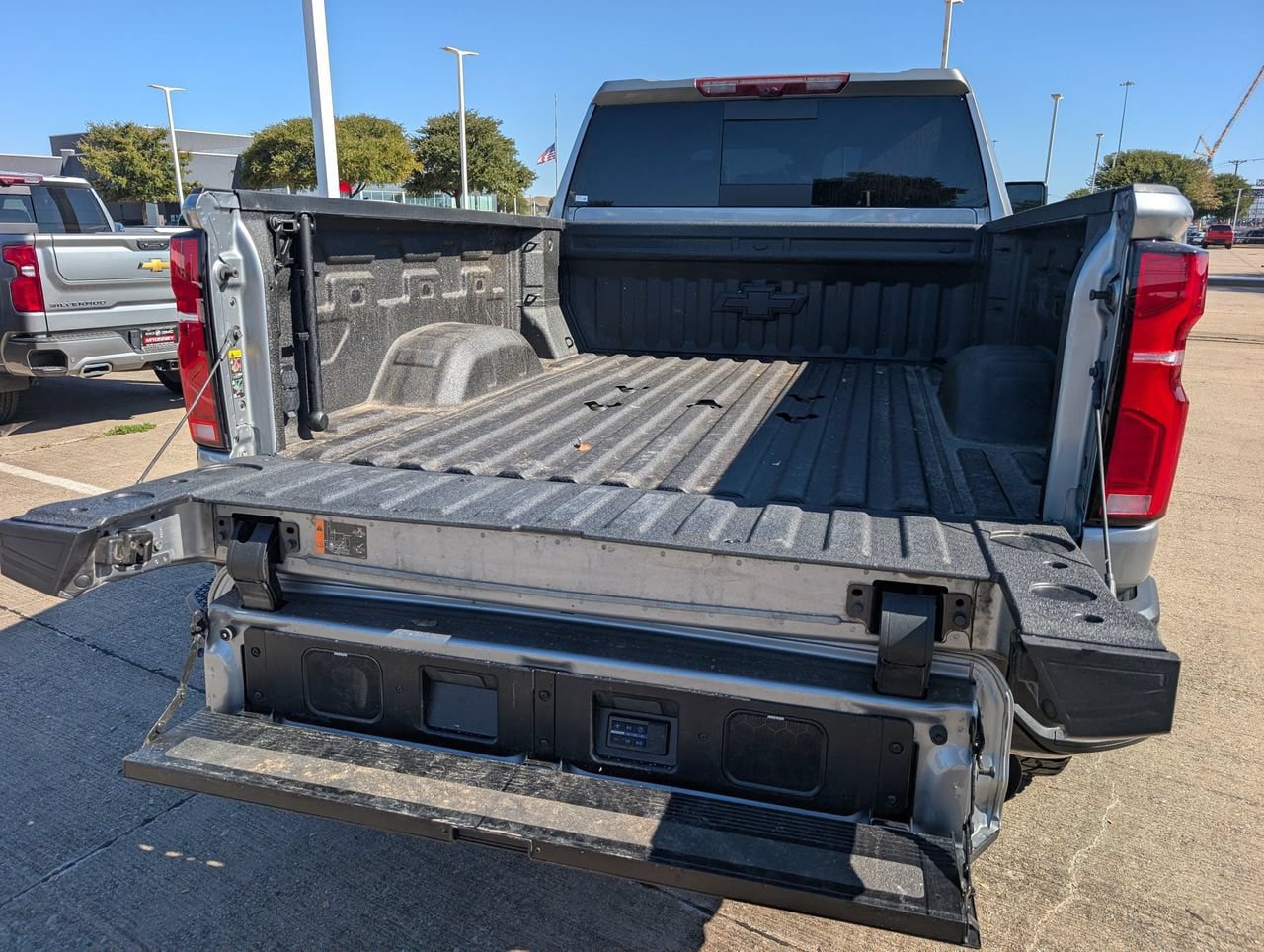 Used 2025 Chevrolet Silverado 2500 ZR2 w/ Technology Package AWD/4WD image 27