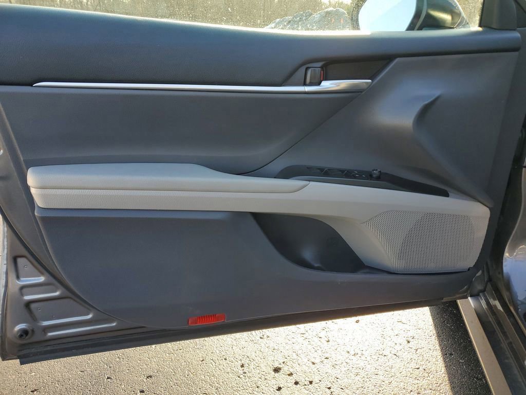 Used 2023 Toyota Camry LE image 10