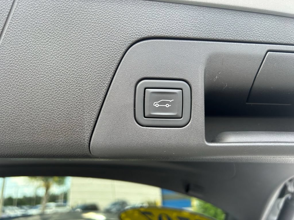 Used 2023 Buick Envision Essence AWD/4WD image 16