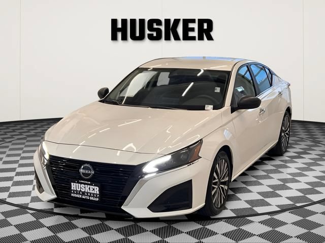 Used 2025 Nissan Altima 2.5 SV FWD image 6