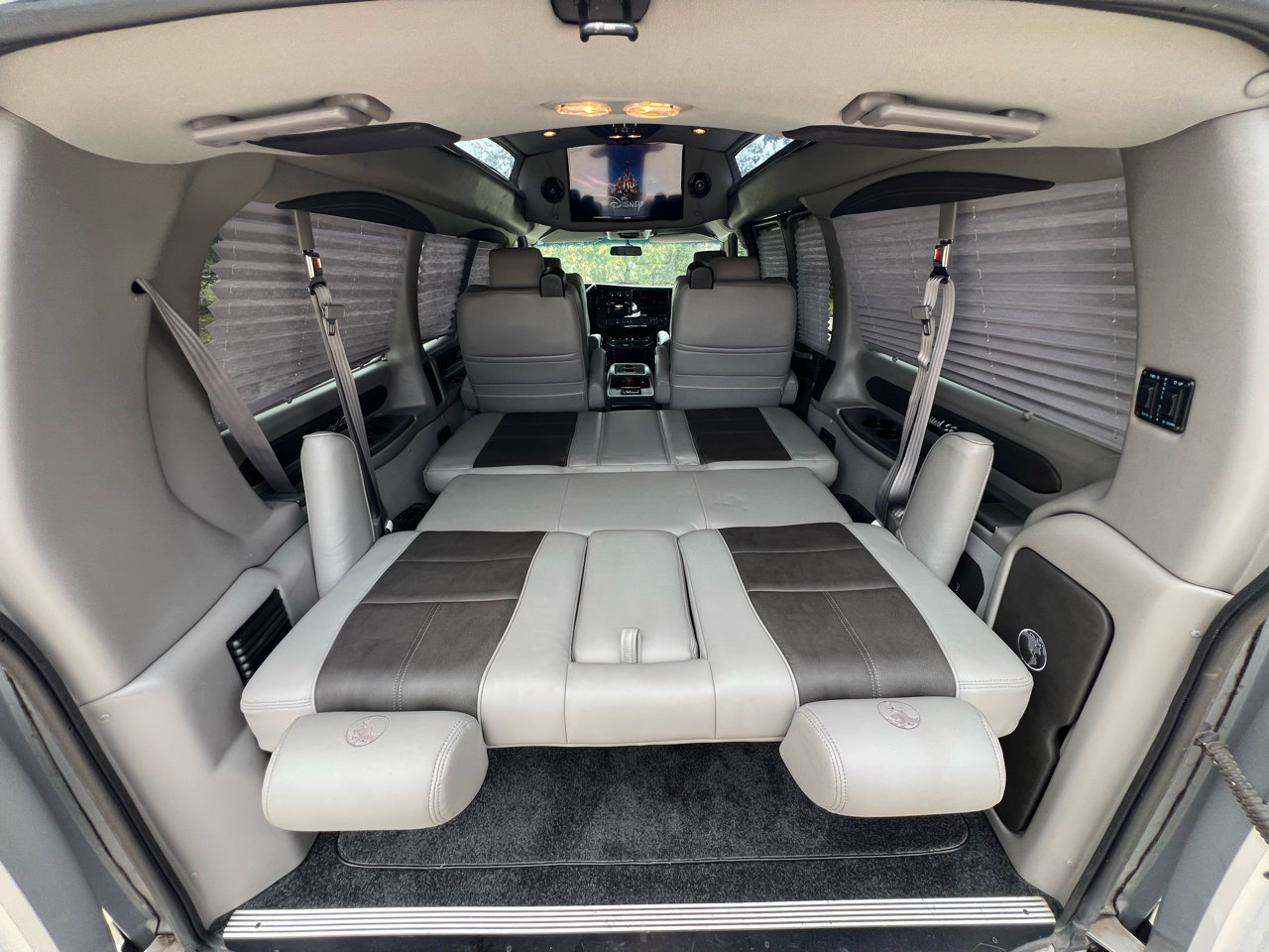 Used 2018 Chevrolet Express 2500 w/ Enhanced Convenience Package image 53