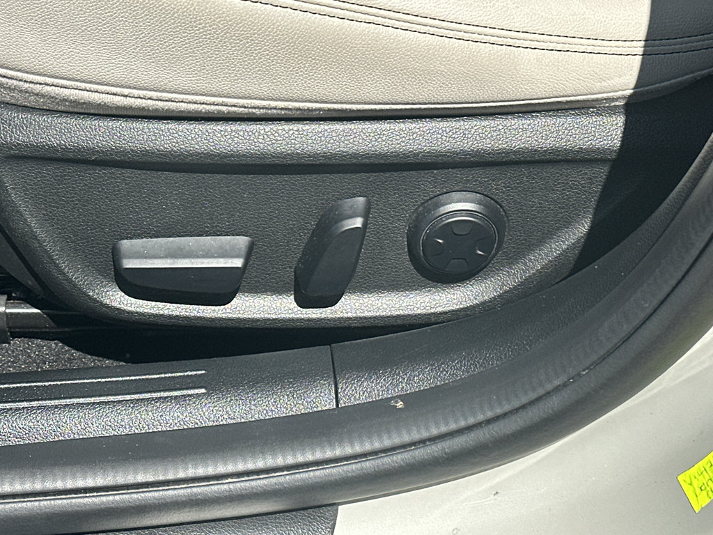 Used 2025 Genesis G70 2.5T RWD image 28