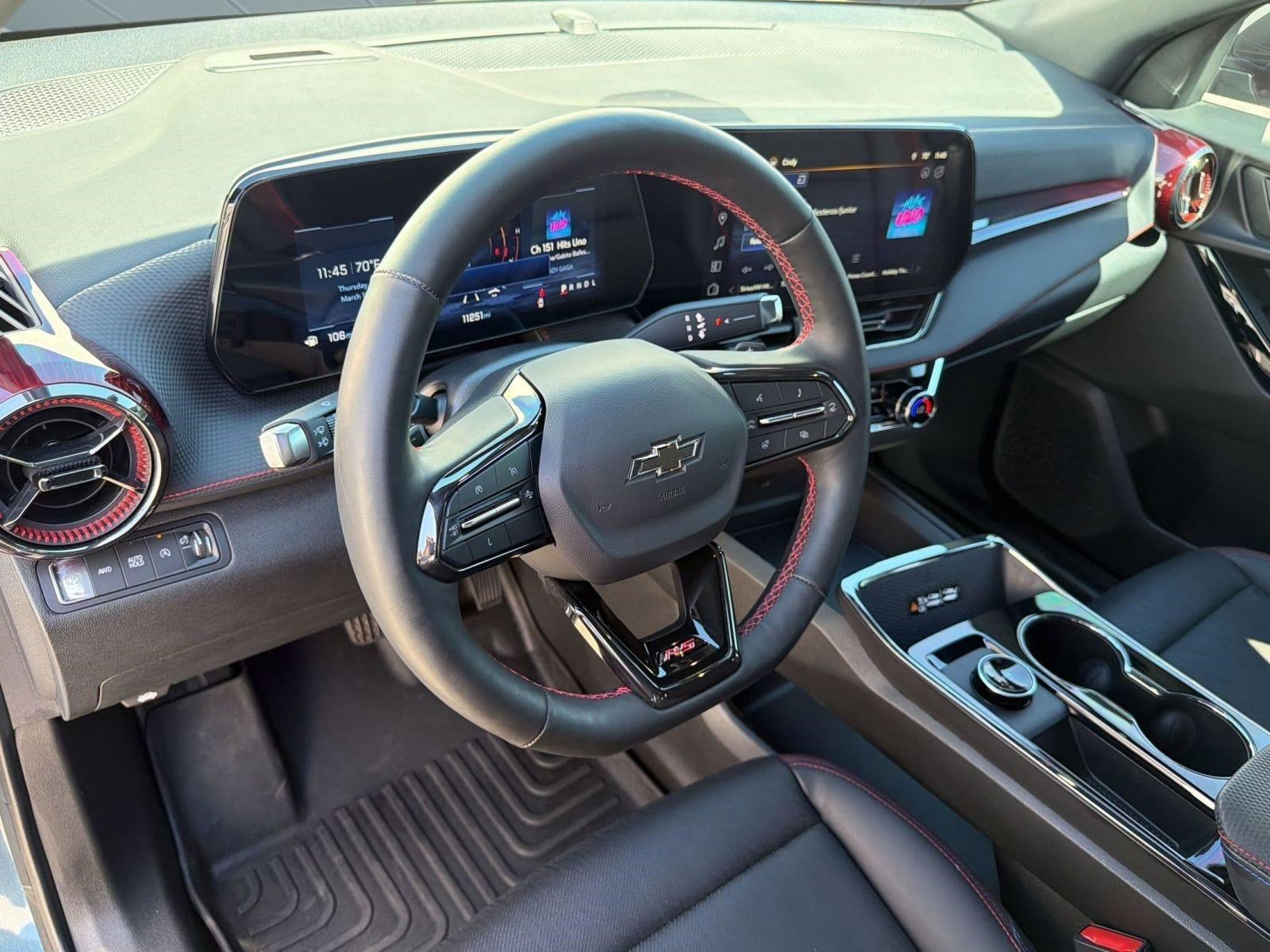 Used 2025 Chevrolet Equinox RS w/ Safety and Technology Package image 3